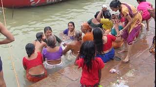India- women bathing in the Ganges River #Women