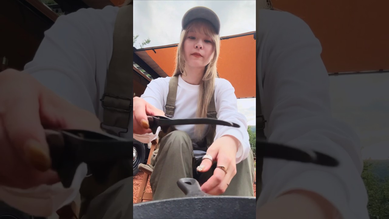 キャンプ女子”さーやん (@___saaayan___ ) ”にアクシデント！？ #shorts #キャンプ #キャンプ飯 #キャンプギア