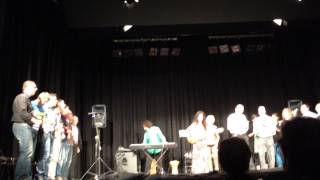 Dört äne n am Bärgli - (CH)  - Timna Brauer (Musik, Chor)