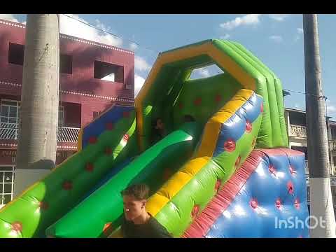 Dia das crianças na praça.