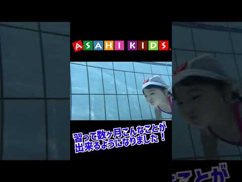 piscine-jardin-exemple-hotel-Dubai-5-etoiles-pergola-canape-angle-chaises-longues