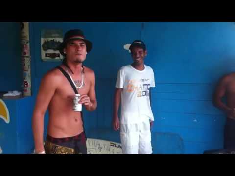 Biancucci tripeando en Cuyagua con un MC local