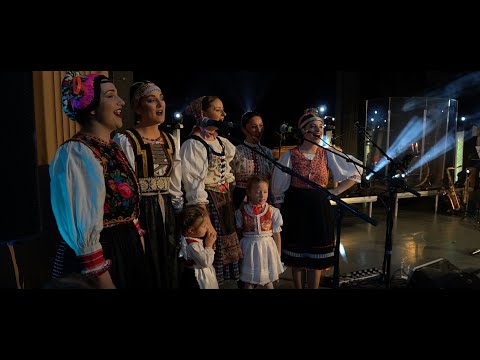 Spevácka skupina FIALA -  My tri kamaratky, Pidu ja horam, Poniže Kyjova  [LIVE] [08]