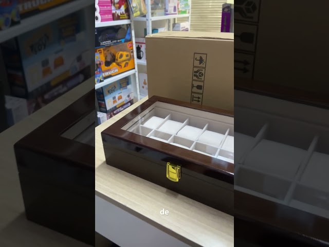 Vídeo relacionado con OulQinyhome Caja de Relojes 6 Compartimentos con tapa de acrílico de Cristal Estuche de Relojes en PU Cuero con Cojines Extraíbles Regalo Unisex para Cumpleaños y Acción de Gracias
