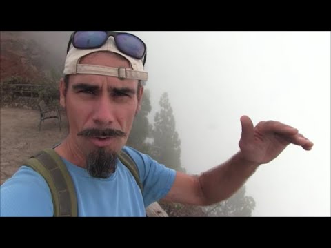 Wanderung in die Berge. Die Gegend erkunden. Der Vulkanausbruch ist ca. 14 km Luftlinie entfernt.