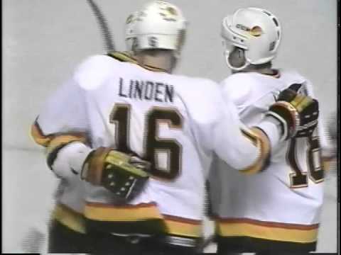 Geoff Courtnall scores for Vancouver vs LA 11/91