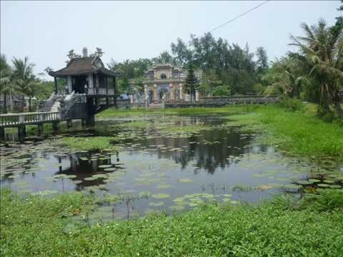 HUẾ BUỒN VÌ AI