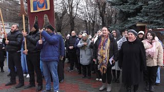Սուրբ Հակոբ Մծբնա hայրապետի տոնի առիթով Գյումրի է տեղափոխվել նրա աջաձև մասունքարանը