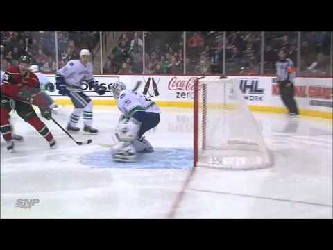 Canucks vs Wild Great Save Schneider  11/03/2011