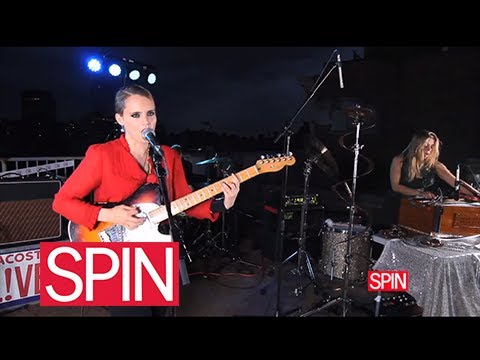 Surrender - Anna Calvi