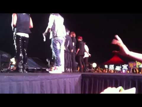 [FANCAM] TEEN TOP FINALE + NIEL BLOWING KISSES @111126 SUNDOWN FESTIVAL