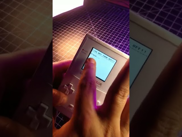 Vídeo relacionado con Cartucho de Vídeo de Juego 1000 en 1 con Potencial Total Desbloqueable para Gameboy, Compatible con Tarjeta de Memoria de Almacenamiento de Datos de Juego Estable con MBC3,