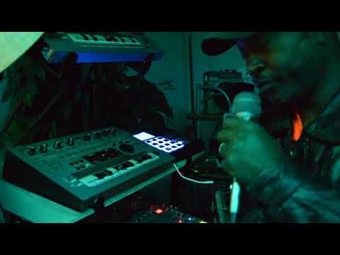 Akai XR-20 mixed with BOSS DR-202 Mixing Drum& Bass