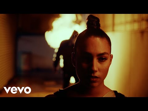 María José Llergo - RUEDA, RUEDA (Video Oficial)