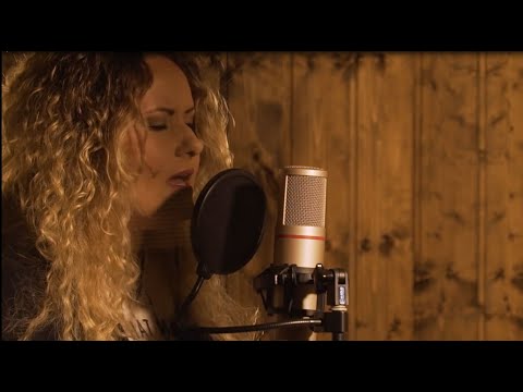 Magdalena Ollar & Mateusz Stawiarski (piano) - Bellyache (Billie Eilish cover)