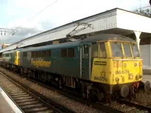 86609 & 86614 at Camden Road.