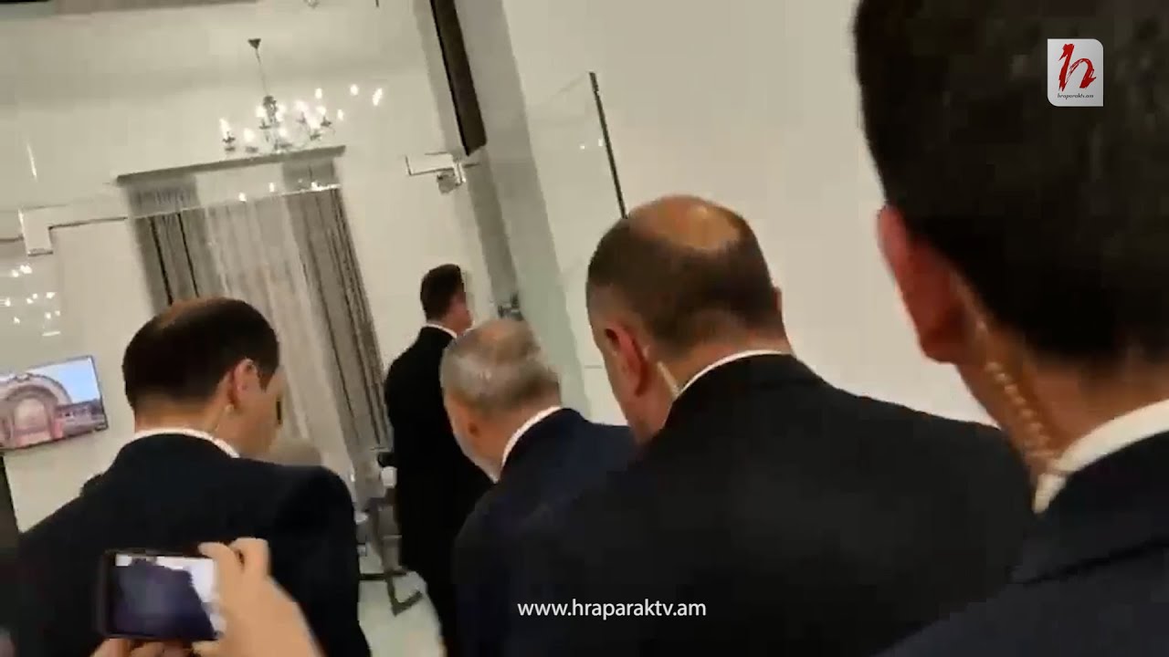 Փաշինյանը ԱԺ բուֆետում է