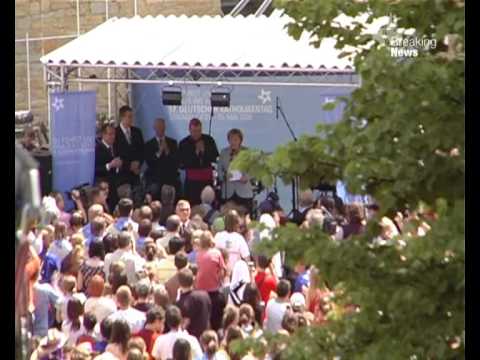 Angela Merkel eröffnet Jugendzentrum