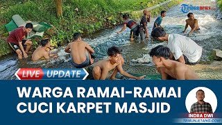 Jelang Ramadan, Warga Gotong Royong Cuci Karpet Masjid & Musala di Sungai Karanggondang Pekalongan