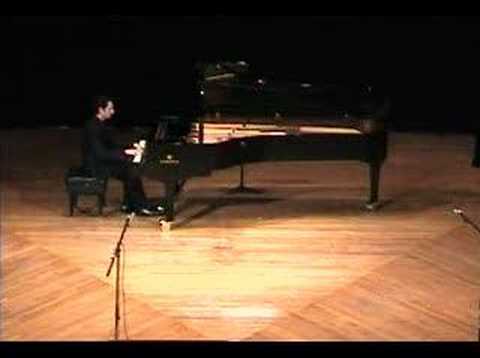 Julien Kurtz plays Gershwin's "The Man I Love"