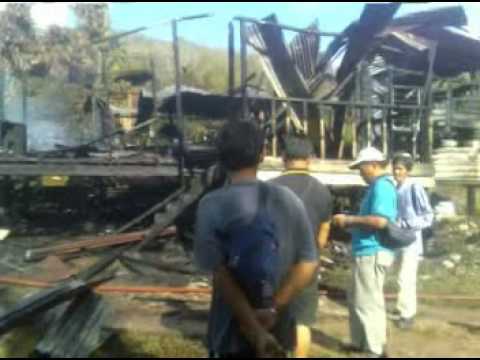 rumah terbakar