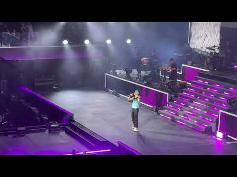 Luck Ra ft. Khea - Hola Perdida en el Movistar Arena (18/11/24)