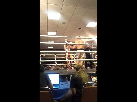 Muay thai Shaun facey vs steve long 68 kg 5 x 3 mins fm 8(6)
