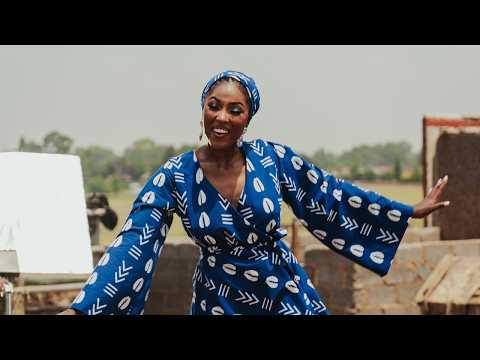 Kemy Chienda ft Born Kxng - Roora (Official Music Video)