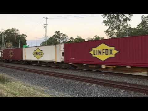 Pacific Nationals NR7,NR122,NR119 leads 5BM4 South Through Greenbank 29/1/26