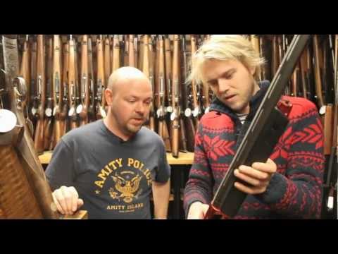 Jonas Schmidt leger med våben