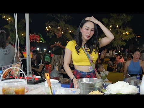 Street Food and Walking Tour In Phnom Penh At Evening