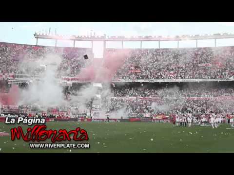 "River-Boca, Apertura 2010 - Salida River a la cancha -" Barra: Los Borrachos del Tablón • Club: River Plate