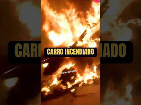 🔥#tráficoSV | Carro INCENDIADO a la altura del Cimarrón, carretera Santa Tecla-La Libertad.