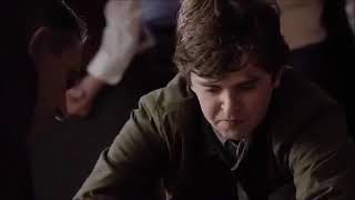The Good Doctor 1x01 Shaun saves boy in airport