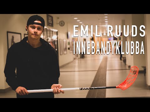 Larnö kollar Emil Ruuds innebandyklubba.