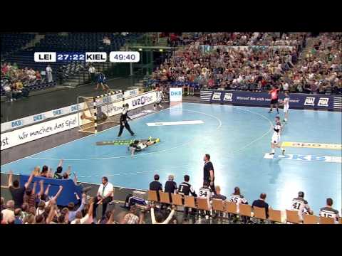 Lukas Binder zaubert einen Traumpass auf die Platte!