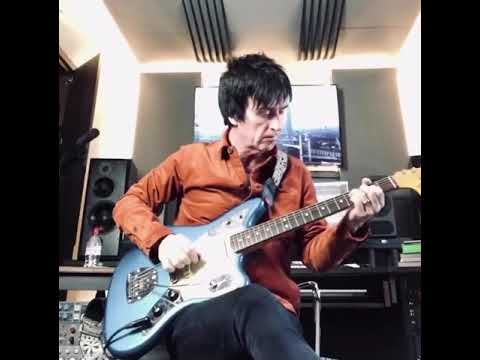 How to play ‘Some girls are bigger than others’ By Johnny Marr