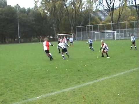 Zwaluwen JO11-1 - SC Feyenoord JO11-1   Uitslag 2-7