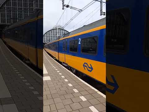 vetrek intercity  Leeuwarden van af station Amsterdam cs