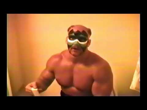 (Wrestling Time Machine) Road Warriors Preparing Blades Backstage The Great American Bash!