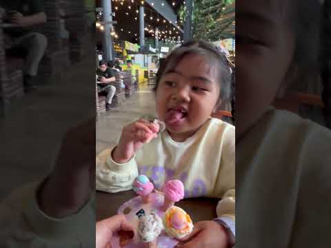 BUBU GAK BOLEH MINTA ES KRIM 😭😱 KHAYRA BOCIL MUKBANG ICE CREAM MINI SE DUNIA 😍 #shorts #viral