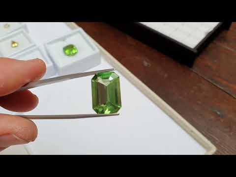 212901, GREEN PERIDOT, EMERALD CUT, BURMA, 17X12X7MM, 10.48CT