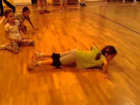 ok "Stampedo" - Ana radi sklekove (7ans)