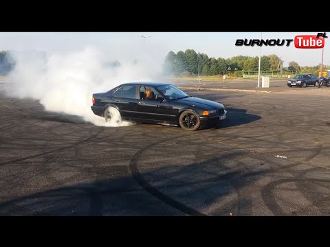 Palenie gumy czarne BMW E36 Sedan - BMW Klub Sompolno