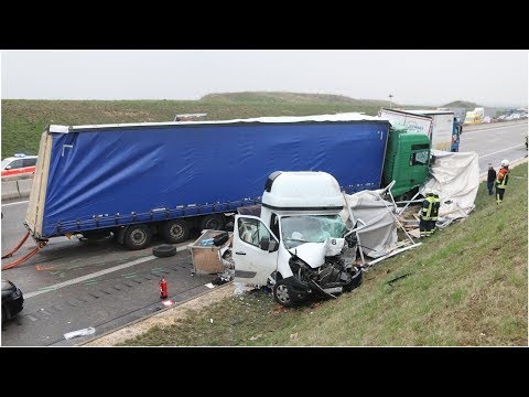 Fünf Schwerverletzte bei Unfall auf A8 bei Ulm
