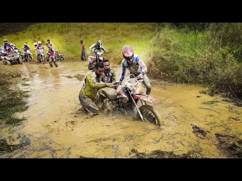 MAIS DE 200 MOTOS NO PIOR TRECHO DA TRILHA NA LAMA !