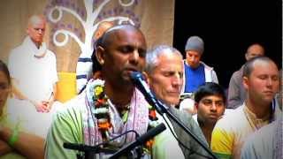 preview picture of video 'Kirtan Mela 2012 Germany. Kirtan with Madhava Prabhu'