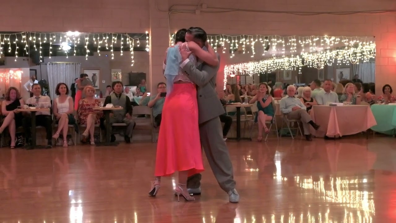 Video thumbnail for Yesica Esquivel and Ariel Leguizamon at Milonga Sonata 4/4