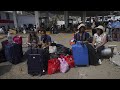 Mexique : les premiers touristes évacués par avion d'Acapulco dévasté par l'ouragan Otis