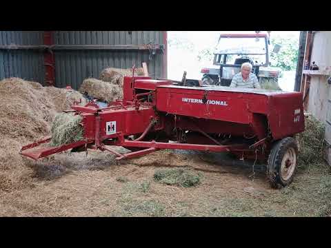 International 440 Square Baler - Image 2